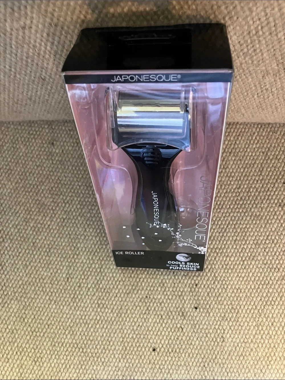 JAPONESQUE Black Ice Roller for Cooling & Puffiness Relief